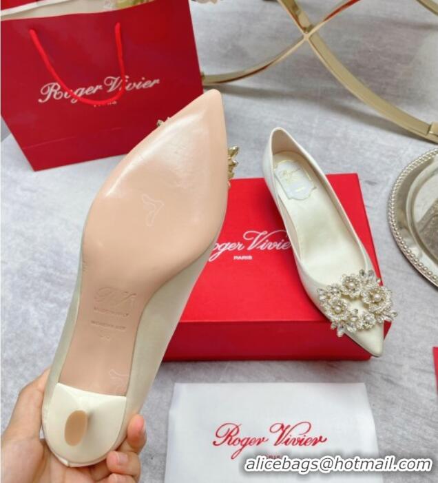 Top Design Roger Vivier RV Bouquet Crystal Pearl Buckle Pumps in Silk 4.5cm White 101144