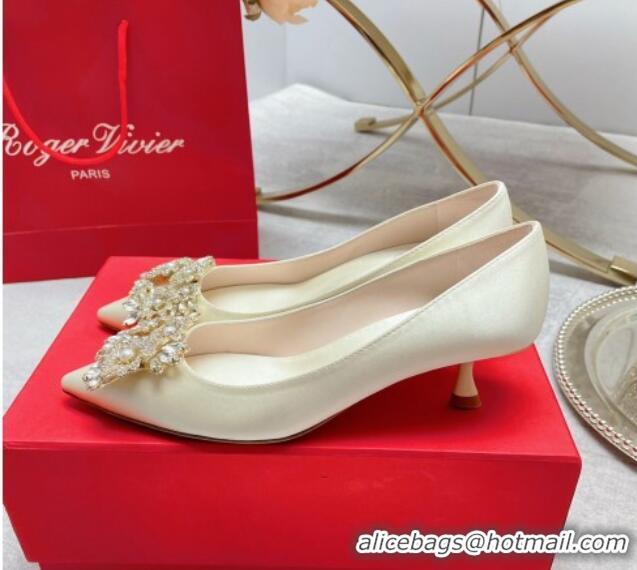 Top Design Roger Vivier RV Bouquet Crystal Pearl Buckle Pumps in Silk 4.5cm White 101144