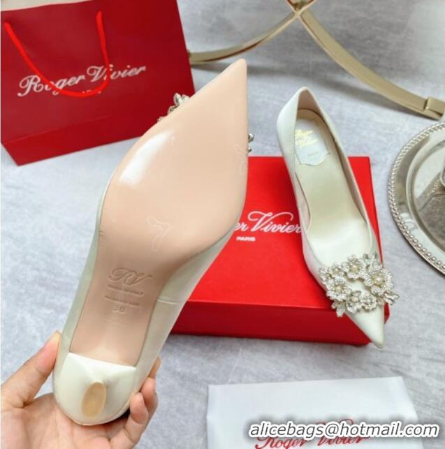 Best Price Roger Vivier RV Bouquet Crystal Pearl Buckle Pumps in Silk 8.5cm White 101145