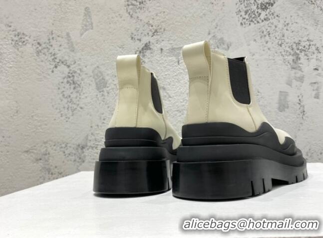 Purchase Bottega Veneta Tire Calfskin Ankle Chelsea Boot White/Black 072142