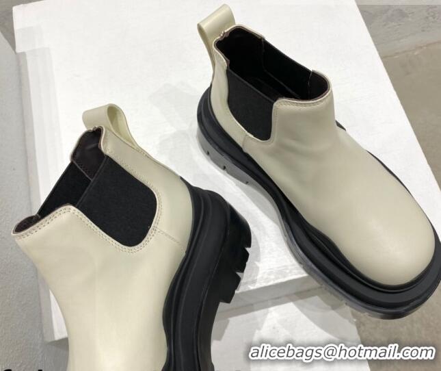 Purchase Bottega Veneta Tire Calfskin Ankle Chelsea Boot White/Black 072142