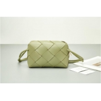 Famous Brand Bottega Veneta Small Cassette Camera Bag 709417 green