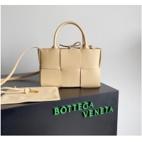 Famous Brand Bottega Veneta ARCO TOTE Small intrecciato grained leather tote bag 709337 Porridge