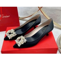 Stylish Roger Vivier RV Bouquet Crystal Pearl Buckle Pumps in Silk 4.5cm Black 101140