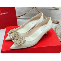 Top Design Roger Vivier RV Bouquet Crystal Pearl Buckle Pumps in Silk 4.5cm White 101144