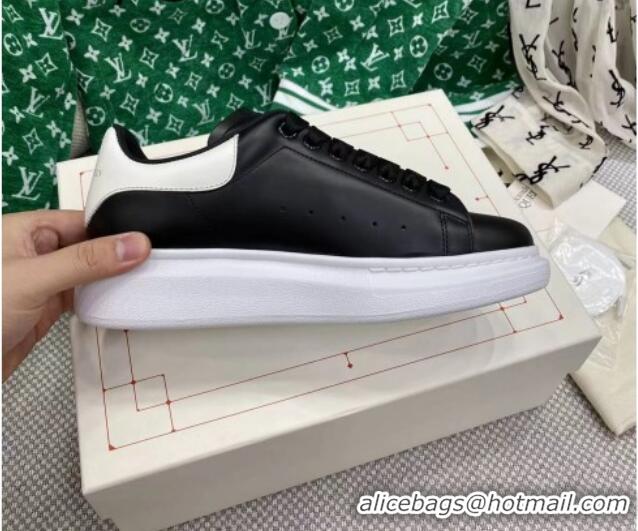 Stylish Alexander McQueen Oversized Sneakers in Silky Calfskin Black/White 072344