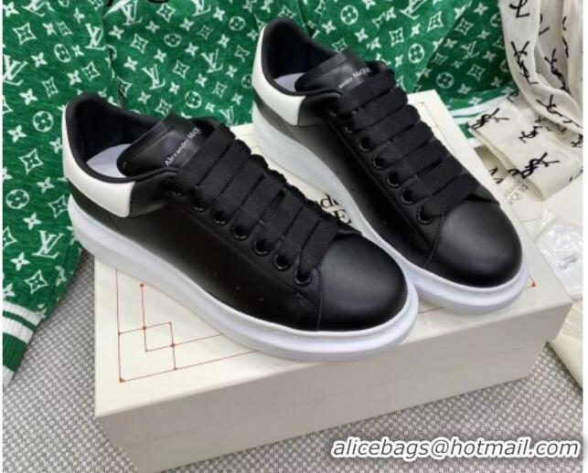 Stylish Alexander McQueen Oversized Sneakers in Silky Calfskin Black/White 072344