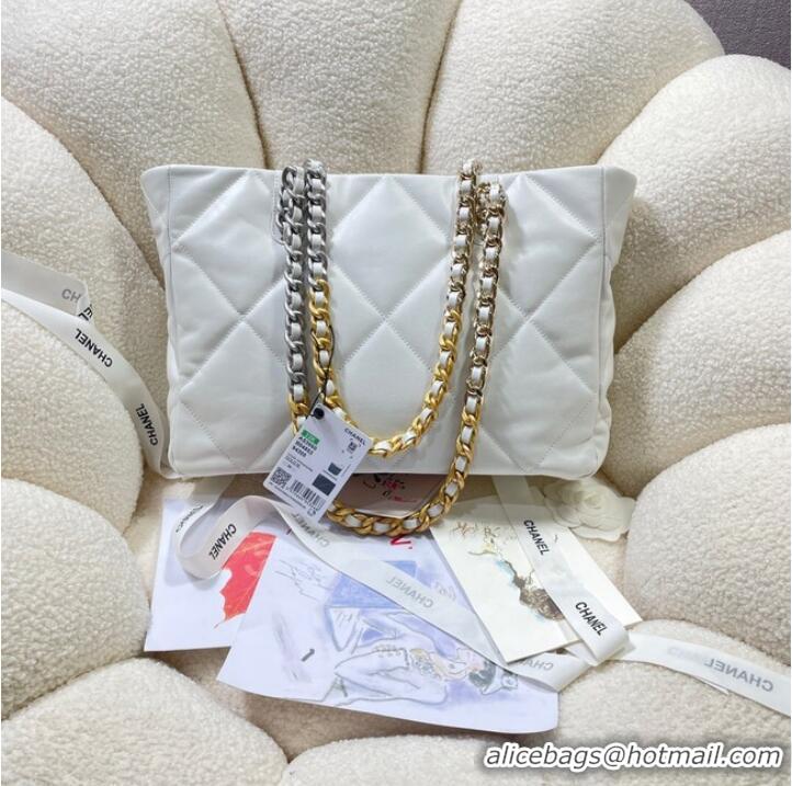 Famous Brand CHANEL 19 SHOPPING BAG 3660 white