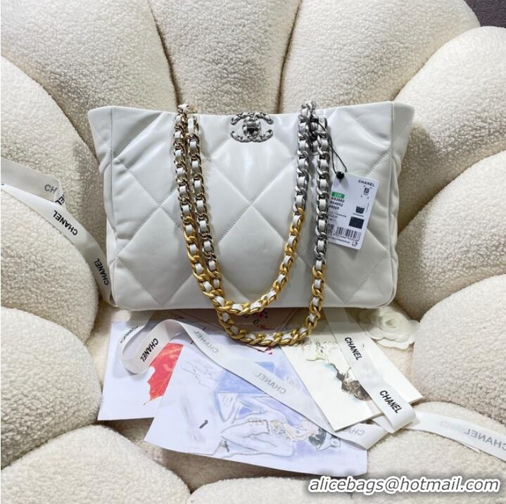 Famous Brand CHANEL 19 SHOPPING BAG 3660 white