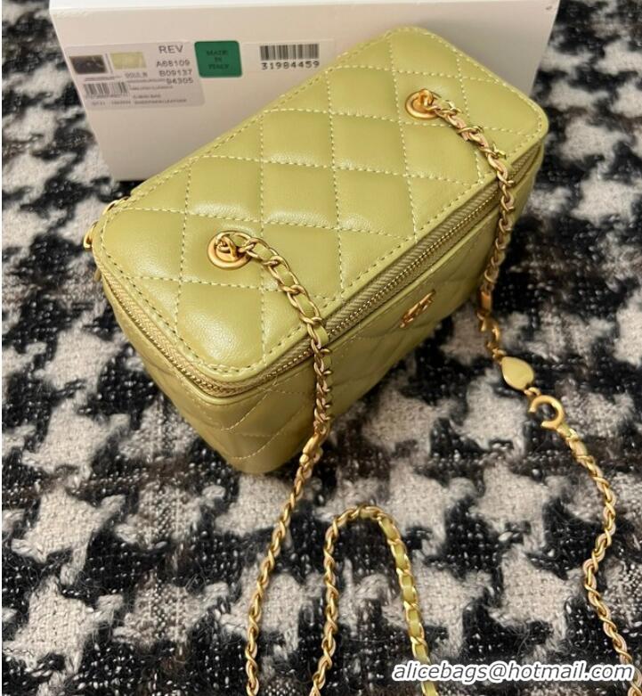 Unique Style CHANEL VANITY WITH CHAIN 68105 green