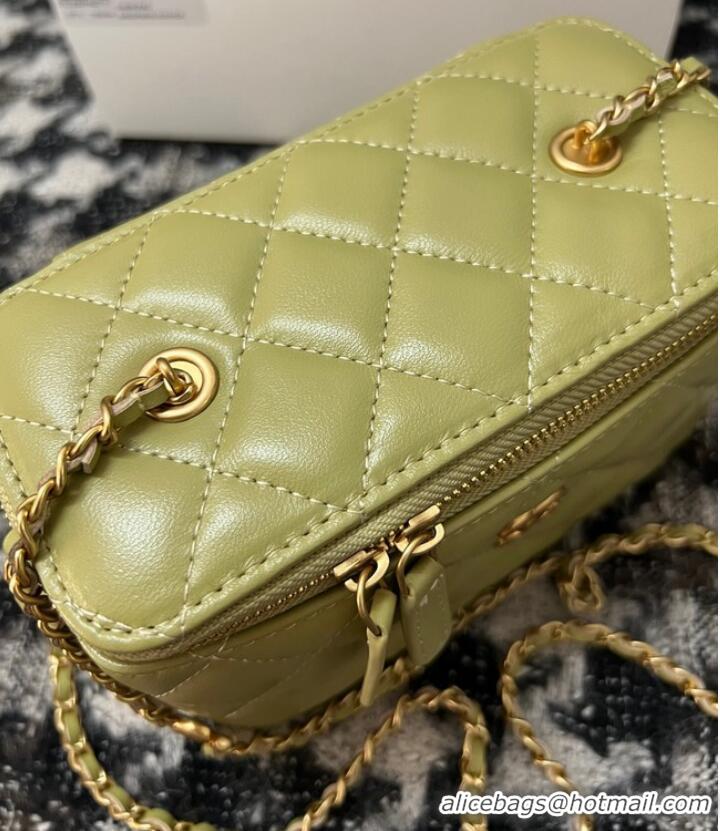 Unique Style CHANEL VANITY WITH CHAIN 68105 green