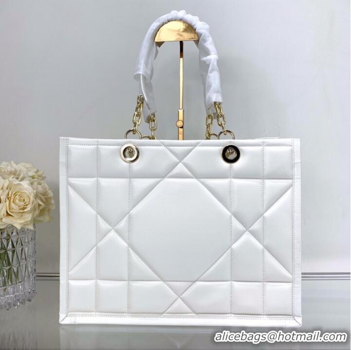 Pretty Style MEDIUM DIOR ESSENTIAL TOTE BAG Calfskin M8721 WHITE