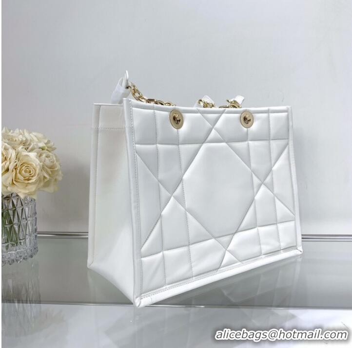 Pretty Style MEDIUM DIOR ESSENTIAL TOTE BAG Calfskin M8721 WHITE