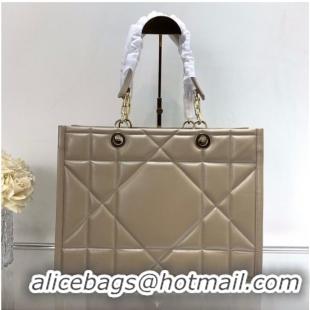 Most Popular MEDIUM DIOR ESSENTIAL TOTE BAG Hazelnut Archicannage Calfskin M8721O