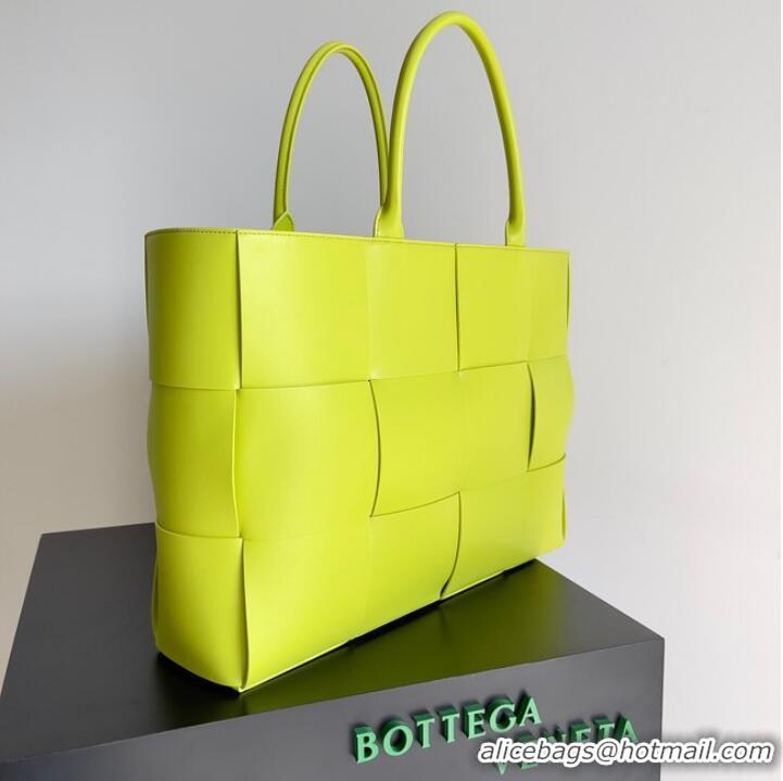 Wholesale Bottega Veneta ARCO TOTE Large intrecciato grained leather tote bag 652868 yellow