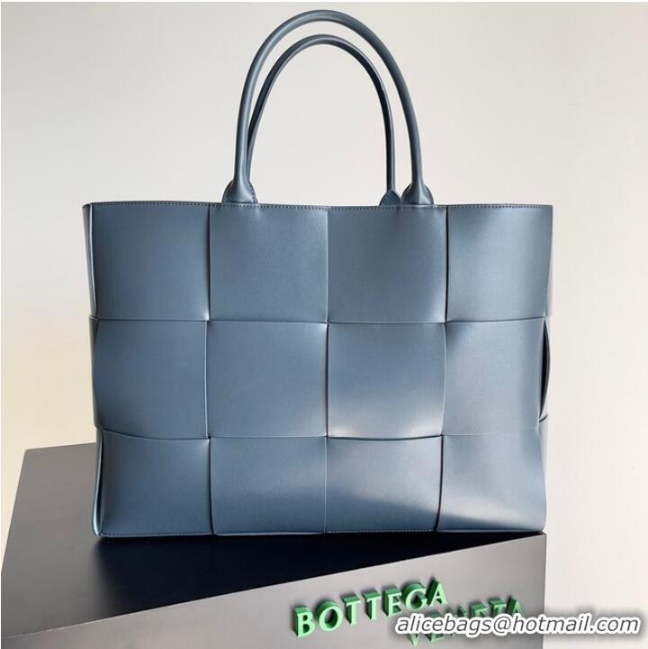 Top Quality Bottega Veneta ARCO TOTE Large intrecciato grained leather tote bag 652868 blue