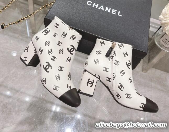 Trendy Design Chanel CC Print Leather Ankle Boots 6.5cm White 082438