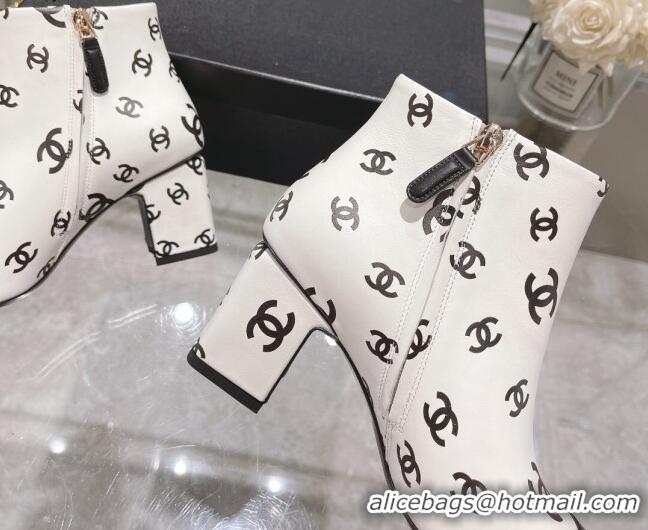 Trendy Design Chanel CC Print Leather Ankle Boots 6.5cm White 082438