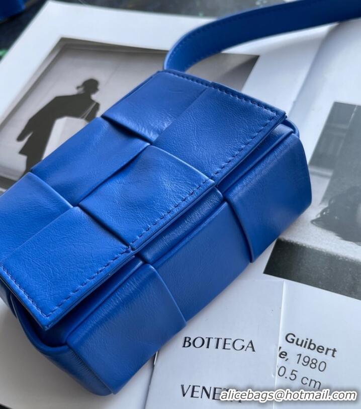 Well Crafted Bottega Veneta Candy Cassette 666688 Electrooptic blue