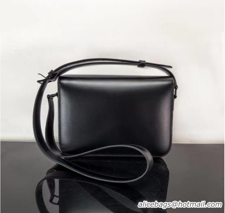 Famous Brand Celine TEEN CLASSIC BAG CALFSKIN 187366 BLACK