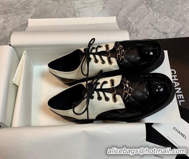 Popular Style Chanel Calfskin Lace-ups Flat with Chain White 1012106