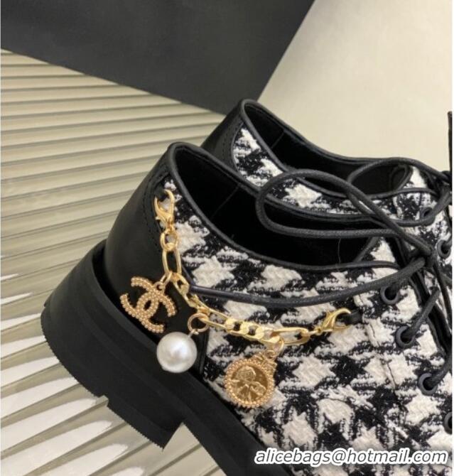 Good Looking Chanel Tweed Lace-ups with Chain Charm G39393 Black/White 110390