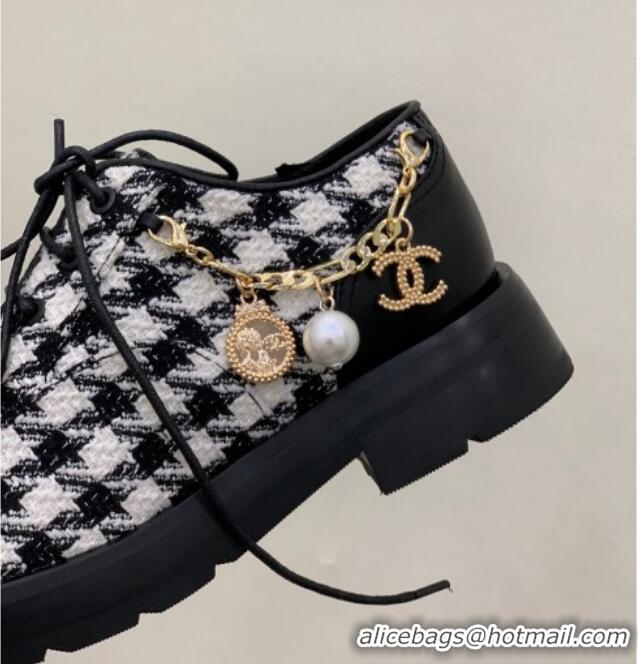 Good Looking Chanel Tweed Lace-ups with Chain Charm G39393 Black/White 110390