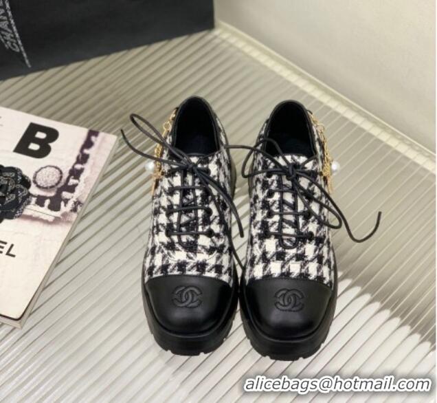 Good Looking Chanel Tweed Lace-ups with Chain Charm G39393 Black/White 110390