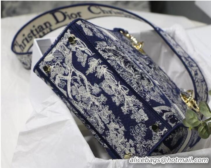 Promotional Dior MEDIUM LADY D-LITE BAG Blue Toile de Jouy Reverse Embroidery M0565