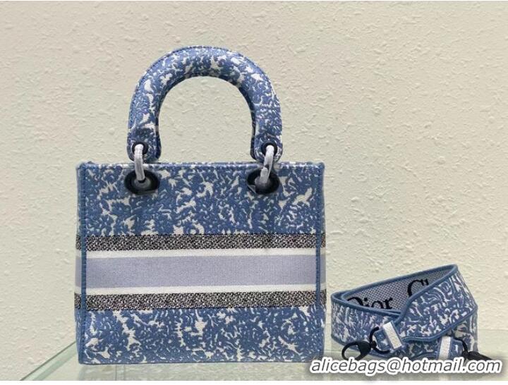 Famous Brand MEDIUM LADY D-LITE BAG Blue Dior Brocart Denim-Effect Embroidery M0565