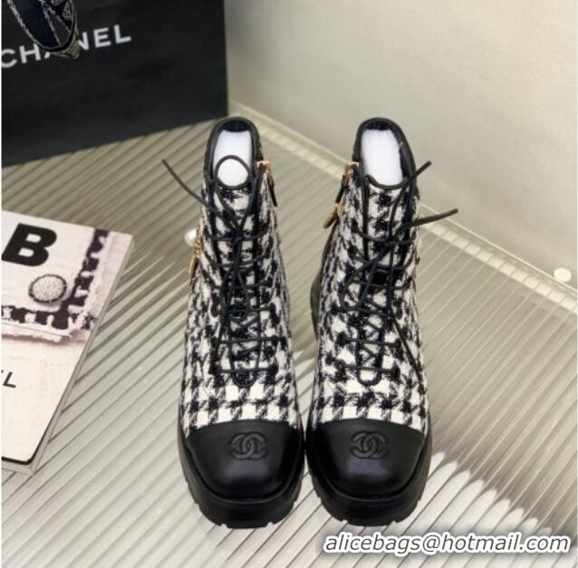 Pretty Style Chanel Tweed and Calfskin Lace-ups with Chain Charm G39393 Black/White