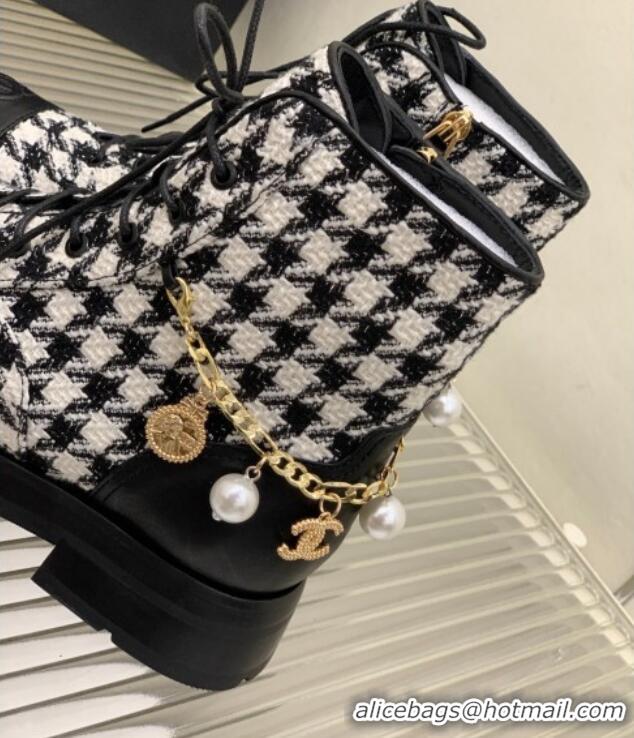 Pretty Style Chanel Tweed and Calfskin Lace-ups with Chain Charm G39393 Black/White