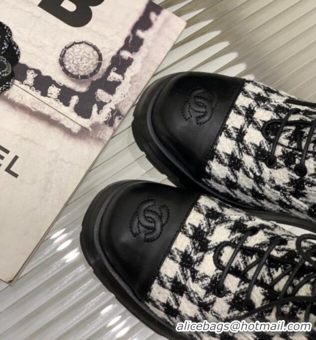 Pretty Style Chanel Tweed and Calfskin Lace-ups with Chain Charm G39393 Black/White