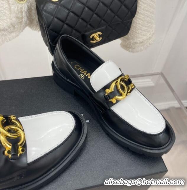 Low Price Chanel Shiny Calfskin Loafers with Metal CC White/Black 112842