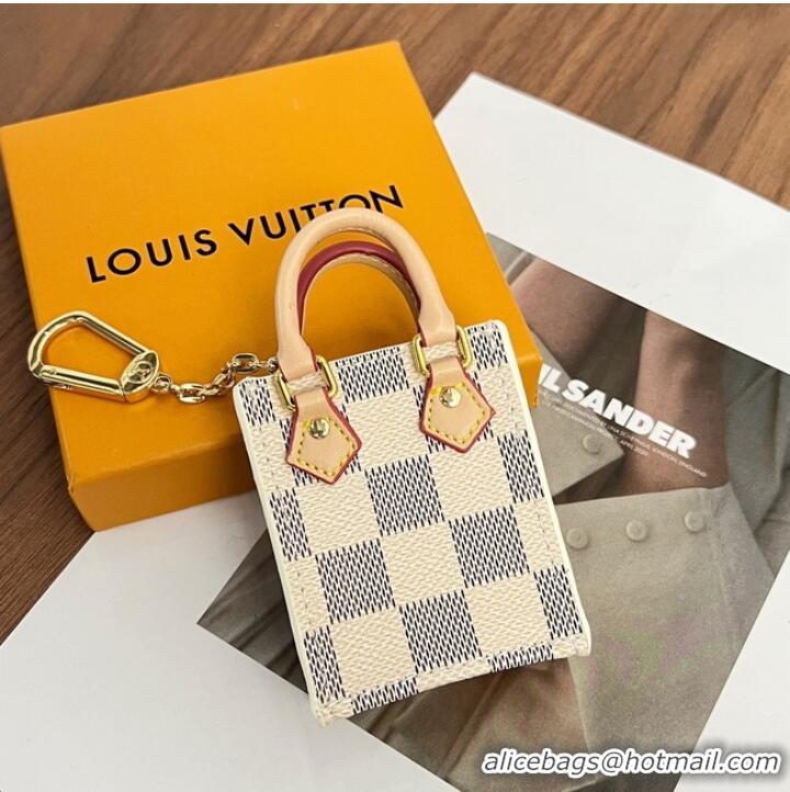 Well Crafted Louis Vuitton Pendants CE9379