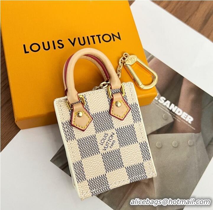 Well Crafted Louis Vuitton Pendants CE9379