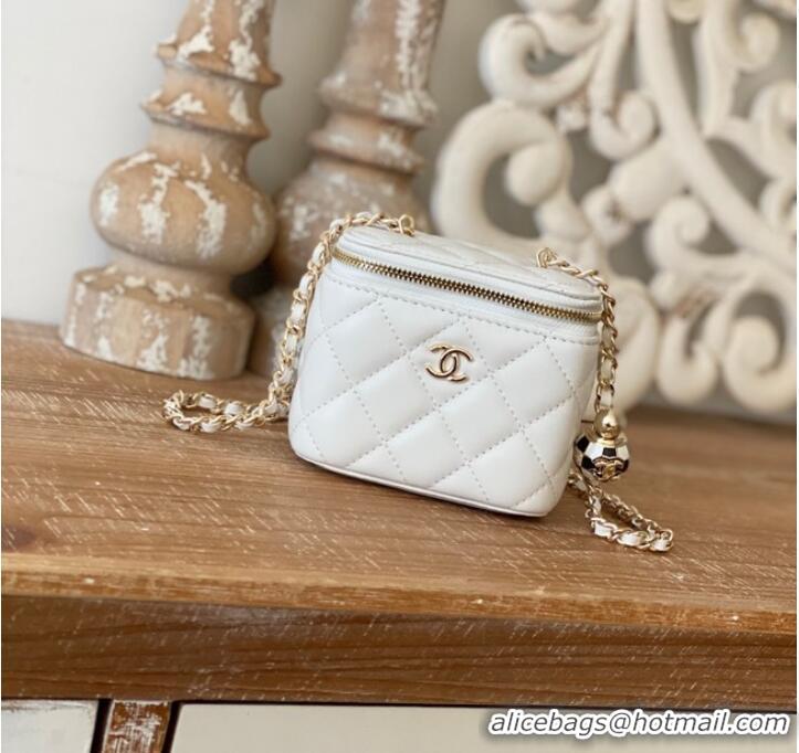 Trendy Design CHANEL SMALL VANITY WITH CHAIN Lambskin & Gold-Tone Metal 81241 White