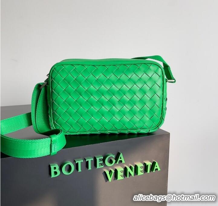 Promotional Bottega Veneta camera bag A66655 green