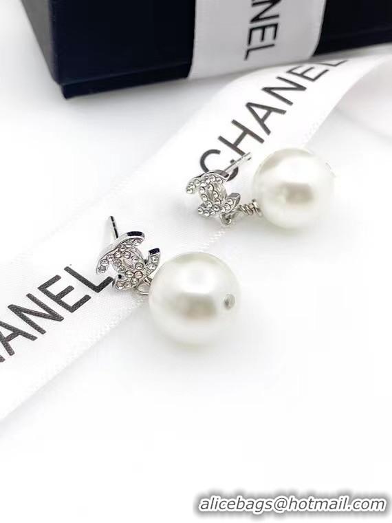 Stylish Chanel Earrings CE7998