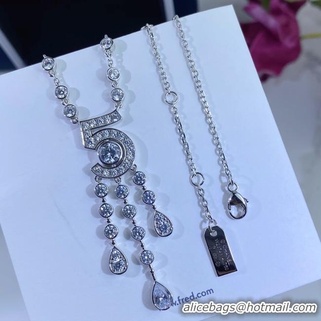 Sophisticated Chanel Necklace CE8897