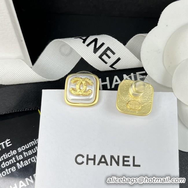 Stylish Chanel Earrings CE9652