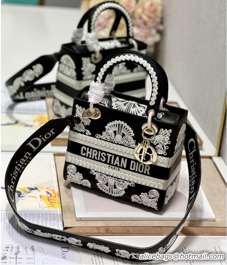 Promotional DIOR MEDIUM LADY D-LITE BAG Black and White Ornamental Cornely-Effect Embroidery M0565O