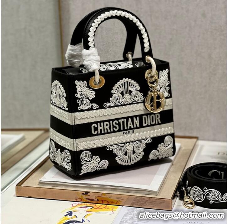 Promotional DIOR MEDIUM LADY D-LITE BAG Black and White Ornamental Cornely-Effect Embroidery M0565O