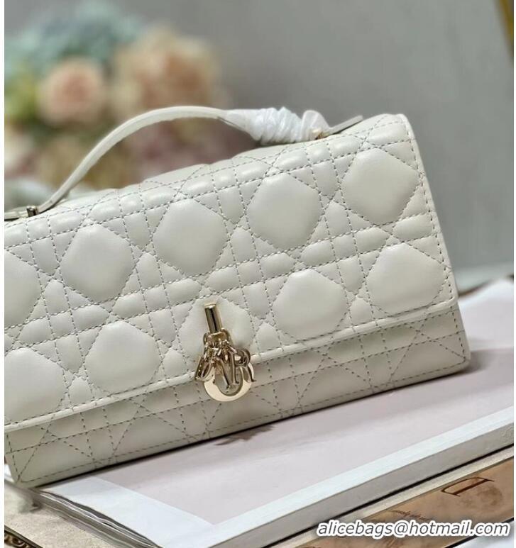 Famous Brand LADY DIOR CHAIN POUCH Cannage Lambskin S0937O white