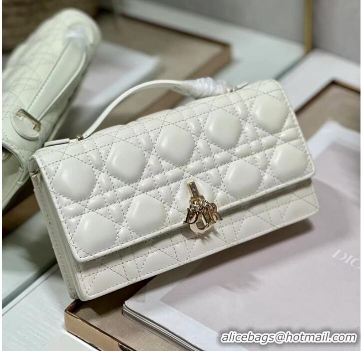 Famous Brand LADY DIOR CHAIN POUCH Cannage Lambskin S0937O white