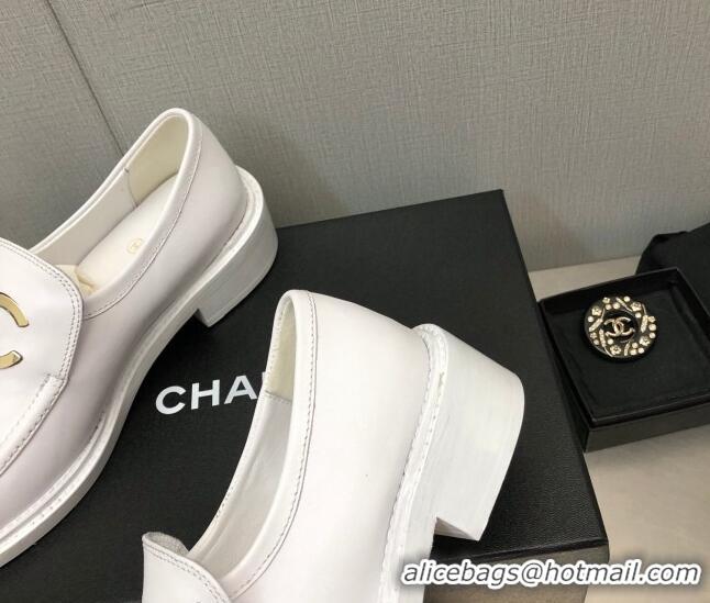 Pretty Style Chanel Shiny Calfskin Loafers with CC Charm 6cm G39602 White