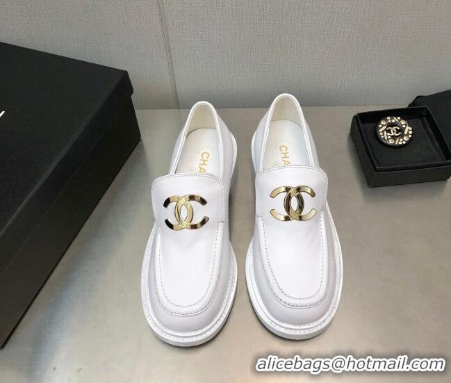 Pretty Style Chanel Shiny Calfskin Loafers with CC Charm 6cm G39602 White