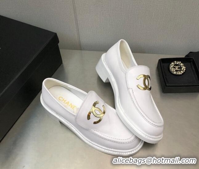 Pretty Style Chanel Shiny Calfskin Loafers with CC Charm 6cm G39602 White