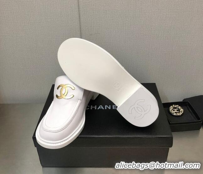 Pretty Style Chanel Shiny Calfskin Loafers with CC Charm 6cm G39602 White