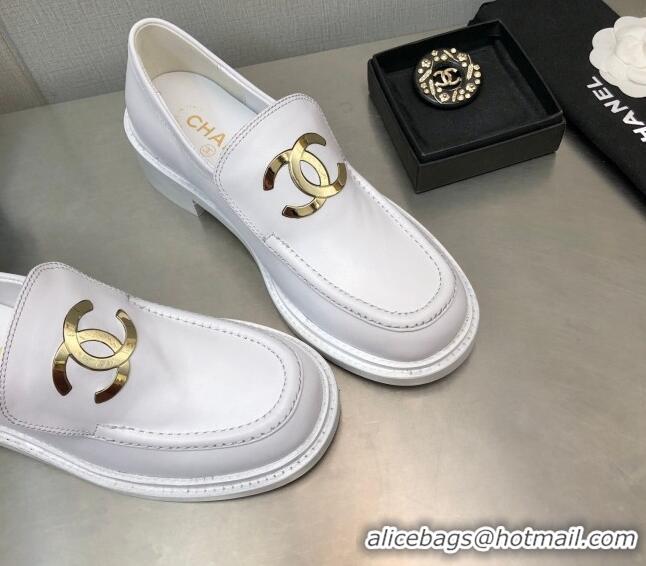 Pretty Style Chanel Shiny Calfskin Loafers with CC Charm 6cm G39602 White